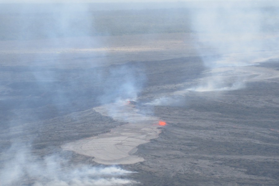 ../image/big island spectacular  lava flow 9.jpg